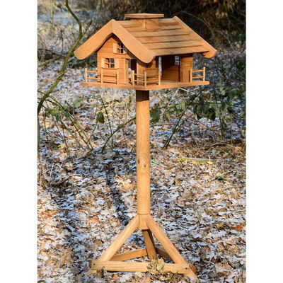 Vogelfutterhaus Almhütte mit liebevollen Details, inkl. Ständer, FSC®, ca. 56 x 46 x 35,5 cm