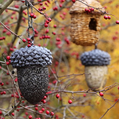 Futterstelle Eichel, ca. 14x14x22 cm Futterstelle Eichel, ca. 14x14x22 cm