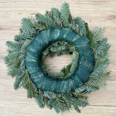 Adventskranz, Mixgrün, halbrund gebunden, ca. 30 cm Ø Adventskranz, Mixgrün, halbrund gebunden, ca. 30 cm Ø