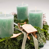 Dekorierter Adventskranz mit Kerzen in Smaragdgrün, Mix-Grün, ca. 35 cm Ø Dekorierter Adventskranz mit Kerzen in Smaragdgrün, Mix-Grün, ca. 35 cm Ø
