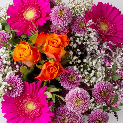 Blumenstrauß 'Orange meets Pink' inkl. Herzstecker natur, handgebunden, Größe M Blumenstrauß 'Orange meets Pink' inkl. Herzstecker natur, handgebunden, Größe M
