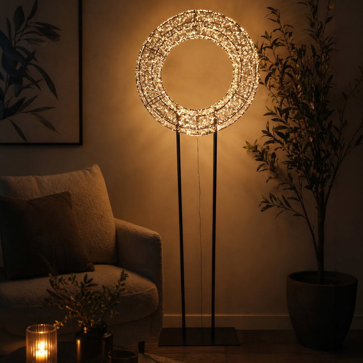 LED Kranz auf Standfuß, schwarz, 6000 warmweiße LEDs, ca. Ø 75 x H 150 cm LED Kranz auf Standfuß, schwarz, 6000 warmweiße LEDs, ca. Ø 75 x H 150 cm