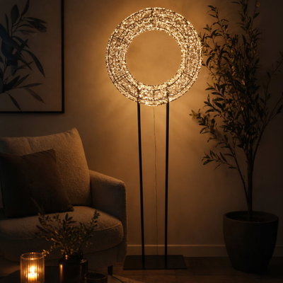 LED Kranz auf Standfuß, schwarz, 6000 warmweiße LEDs, ca. Ø 75 x H 150 cm LED Kranz auf Standfuß, schwarz, 6000 warmweiße LEDs, ca. Ø 75 x H 150 cm