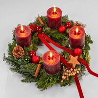 Dekorierter Adventskranz mit Kerzen in Karminrot, Mix-Grün, ca. 35 cm Ø Dekorierter Adventskranz mit Kerzen in Karminrot, Mix-Grün, ca. 35 cm Ø