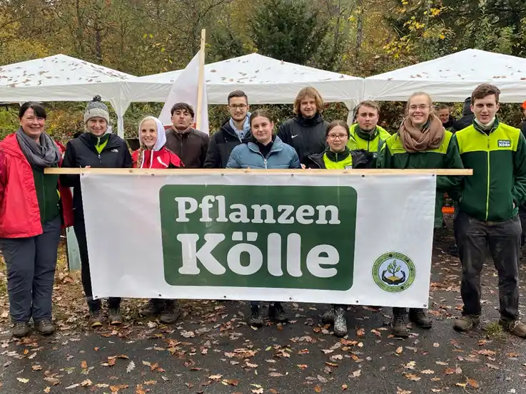 Pflanzen-Kölle Azubis mit Waldpaten-Auszeichnung