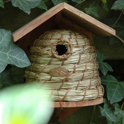 Nistkasten in Bienenkorb-Form Nistkasten in Bienenkorb-Form