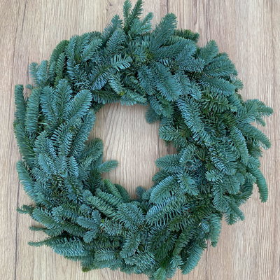 Adventskranz, Nobilistanne, halbrund gebunden, ca. 35 cm Ø Adventskranz, Nobilistanne, halbrund gebunden, ca. 35 cm Ø