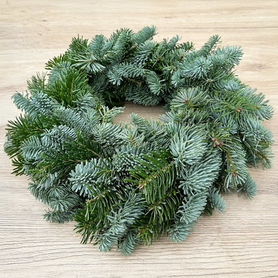 Adventskranz, Mixgrün, halbrund gebunden, ca. 30 cm Ø Adventskranz, Mixgrün, halbrund gebunden, ca. 30 cm Ø