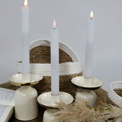 Kerzenständer, weiß, Metall, Höhe ca. 13,5 x Ø 10 cm Kerzenständer, weiß, Metall, Höhe ca. 13,5 x Ø 10 cm