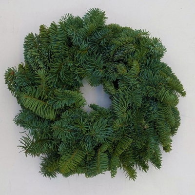 Adventskranz, Nobilistanne, halbrund gebunden, ca. 30 cm Ø Adventskranz, Nobilistanne, halbrund gebunden, ca. 30 cm Ø
