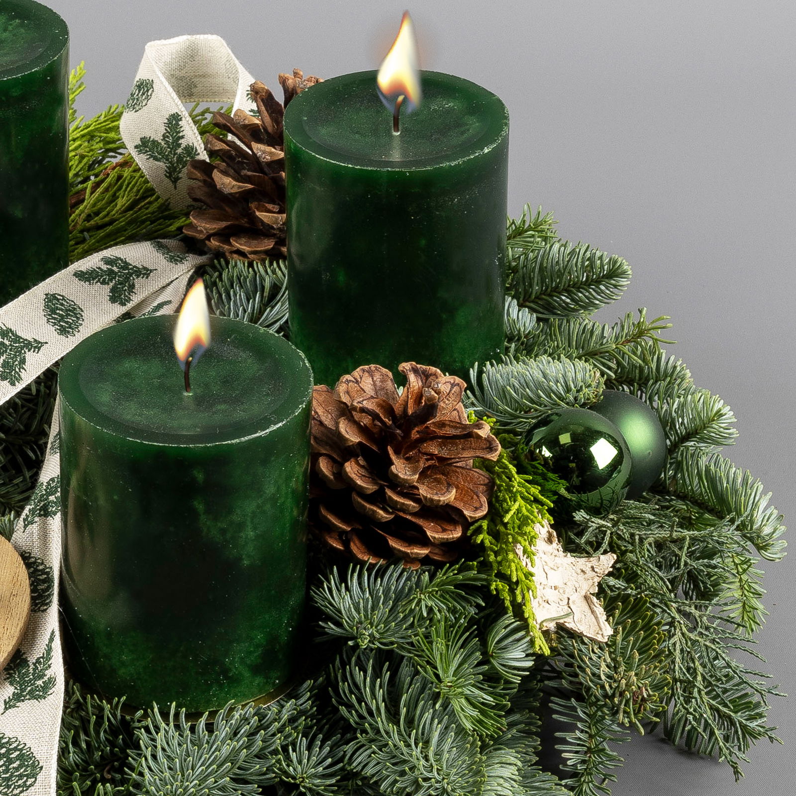 Dekorierter Adventskranz mit Kerzen in Jägergrün, Mix-Grün, ca. 35 cm Ø