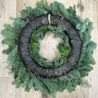 Adventskranz, Mix-Grün, halbrund gebunden, ca. 35 cm Ø Adventskranz, Mix-Grün, halbrund gebunden, ca. 35 cm Ø