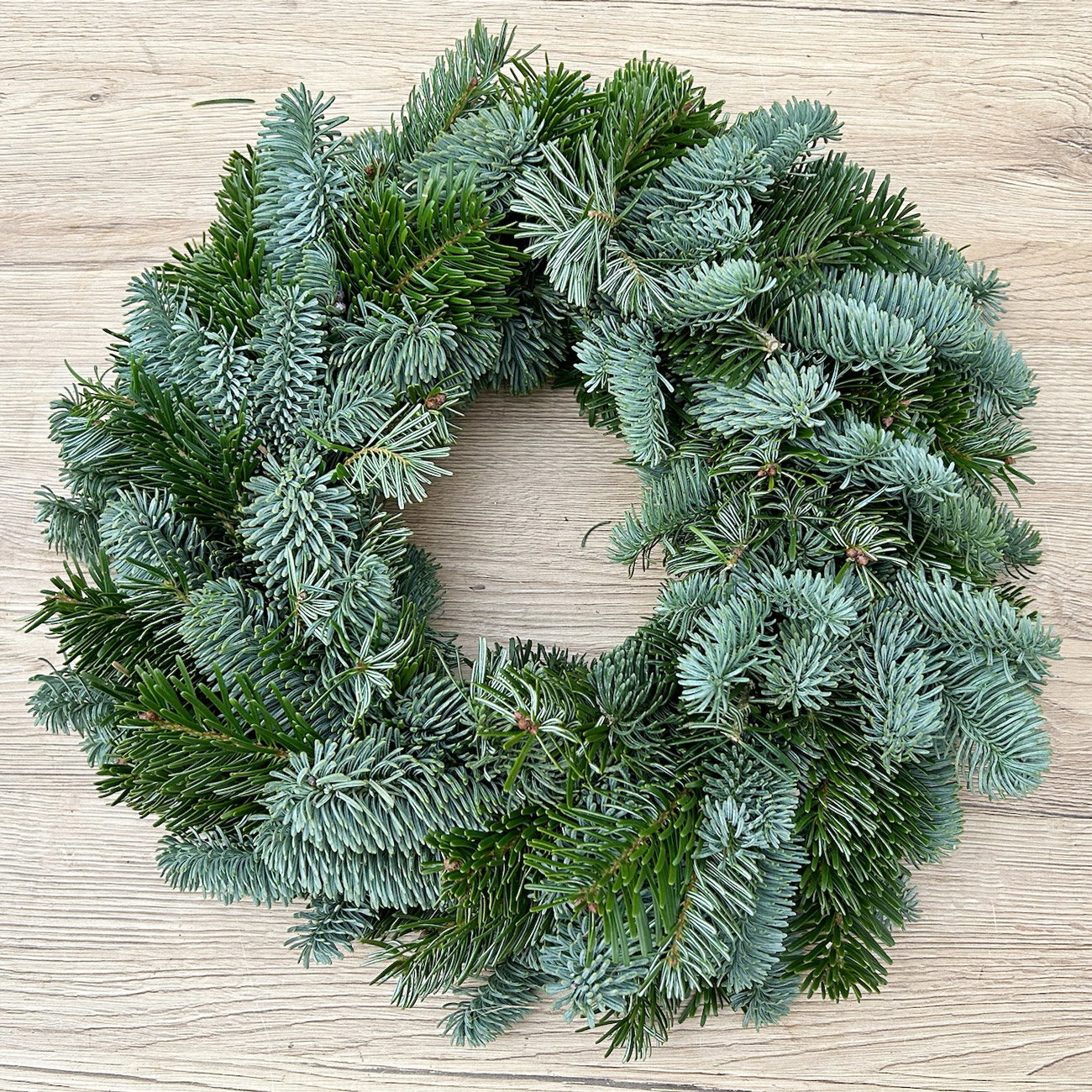 Adventskranz, Mixgrün, halbrund gebunden, ca. 30 cm Ø Adventskranz, Mixgrün, halbrund gebunden, ca. 30 cm Ø