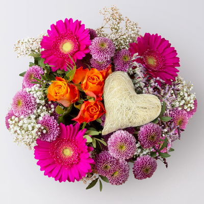 Blumenstrauß 'Orange meets Pink' inkl. Herzstecker natur, handgebunden, Größe M Blumenstrauß 'Orange meets Pink' inkl. Herzstecker natur, handgebunden, Größe M