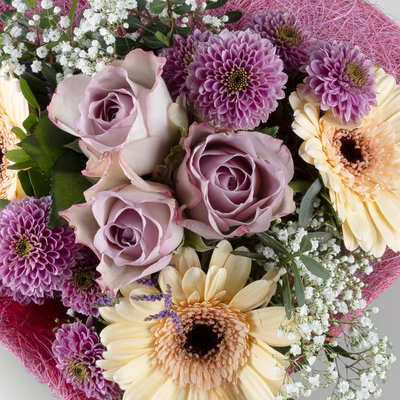 Blumenstrauß 'Lieblingsmensch' apricot, handgebunden