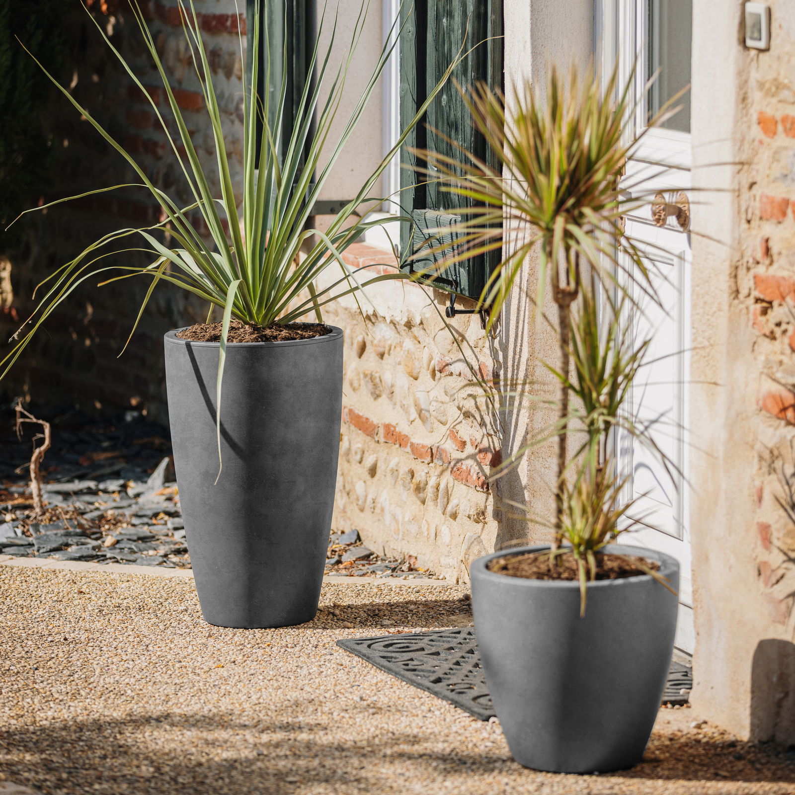 Poetic Pflanzvase 'Basalt Up', anthrazit, ca. Ø 38 x H 61 cm Poetic Pflanzvase 'Basalt Up', anthrazit, ca. Ø 38 x H 61 cm