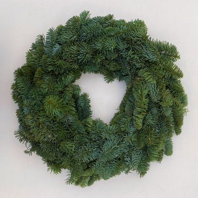 Adventskranz, Nobilistanne, halbrund gebunden, ca. 40 cm Ø Adventskranz, Nobilistanne, halbrund gebunden, ca. 40 cm Ø