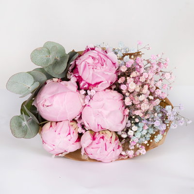 Bunter Schnittblumen-Mix aus Pfingstrosen, Eukalyptus & Schleierkraut