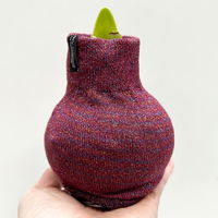 Amaryllis in Wachs, Dekor 'Pullover Fashionz Pattern' zufällig, Blüte rot Amaryllis in Wachs, Dekor 'Pullover Fashionz Pattern' zufällig, Blüte rot