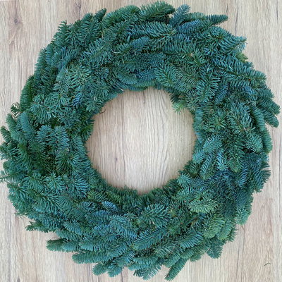 Adventskranz, Nobilistanne, halbrund gebunden, ca. 50 cm Ø Adventskranz, Nobilistanne, halbrund gebunden, ca. 50 cm Ø