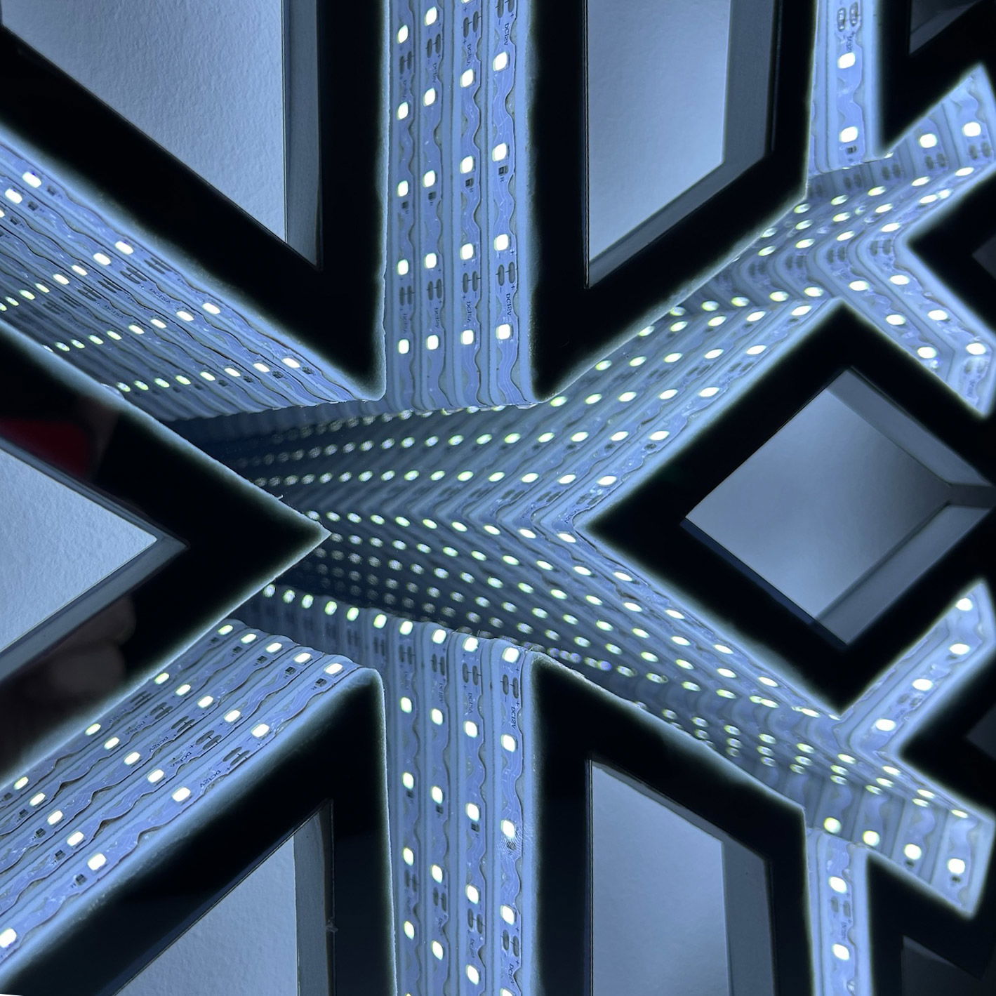 LED Schneeflocke 'Infinity', Höhe ca. 40 cm LED Schneeflocke 'Infinity', Höhe ca. 40 cm