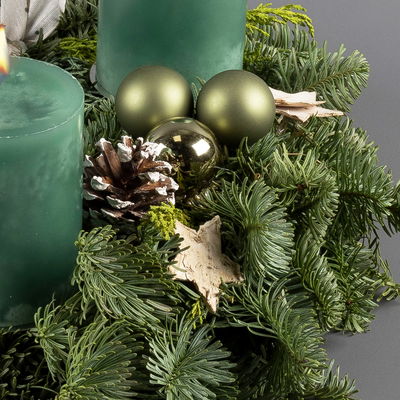 Dekorierter Adventskranz mit Kerzen in Smaragdgrün, Mix-Grün, ca. 35 cm Ø