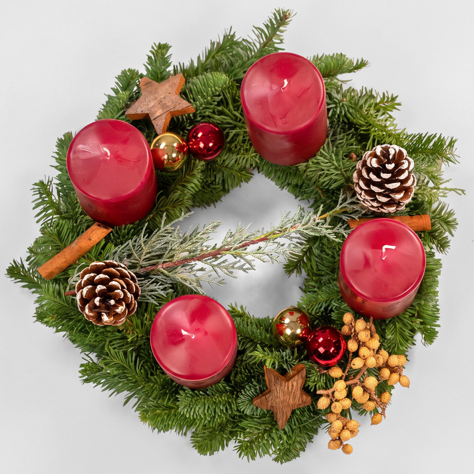 Dekorierter Adventskranz mit Stumpenkerzen in Altrot, Nobilistanne, ca. 30 cm Ø Dekorierter Adventskranz mit Stumpenkerzen in Altrot, Nobilistanne, ca. 30 cm Ø