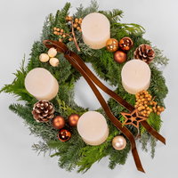 Dekorierter Adventskranz mit Kerzen in Wollweiß, Mix-Grün, ca. 35 cm Ø Dekorierter Adventskranz mit Kerzen in Wollweiß, Mix-Grün, ca. 35 cm Ø