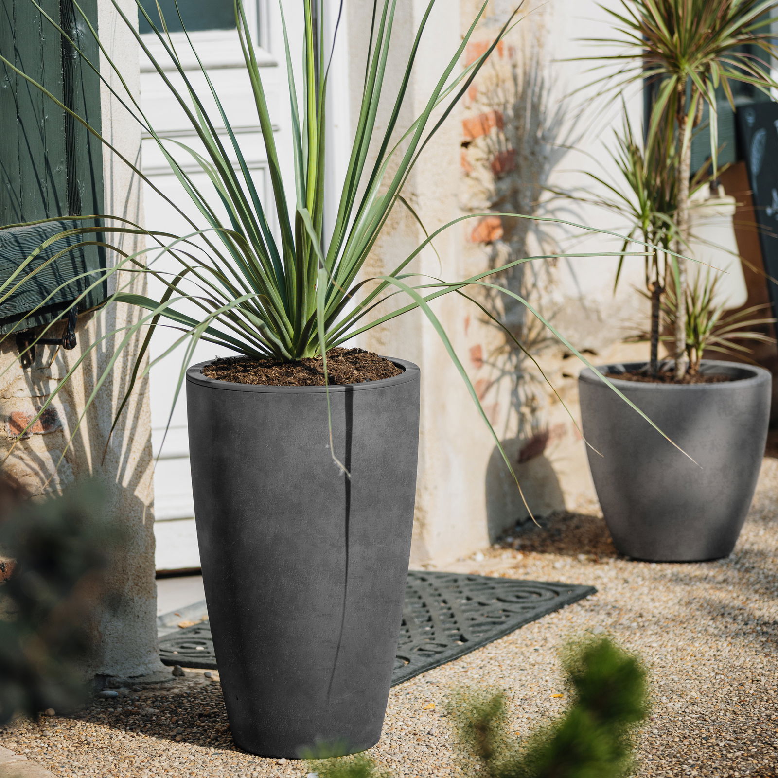Poetic Pflanzvase 'Basalt Up', anthrazit, ca. Ø 38 x H 61 cm Poetic Pflanzvase 'Basalt Up', anthrazit, ca. Ø 38 x H 61 cm