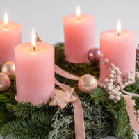 Dekorierter Adventskranz mit Kerzen in Antikrosa, Mix-Grün, ca. 35 cm Ø Dekorierter Adventskranz mit Kerzen in Antikrosa, Mix-Grün, ca. 35 cm Ø