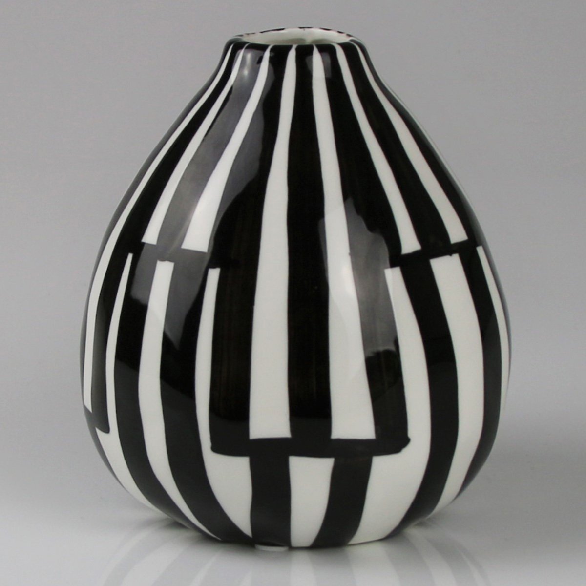 Keramikvase mit geometrischem Muster, schwarzweiß, Ø 13 x H 15 cm