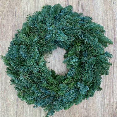 Adventskranz, Nobilistanne, halbrund gebunden, ca. 40 cm Ø Adventskranz, Nobilistanne, halbrund gebunden, ca. 40 cm Ø