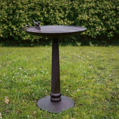Vogeltränke auf Fuß, Gusseisen, Ø37 x H54 cm Vogeltränke auf Fuß, Gusseisen, Ø37 x H54 cm