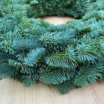 Adventskranz, Nobilistanne, halbrund gebunden, ca. 50 cm Ø Adventskranz, Nobilistanne, halbrund gebunden, ca. 50 cm Ø