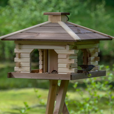 Futterhaus mit Futtersilo, FSC-Holz, 50 x 50 x 38 cm Futterhaus mit Futtersilo, FSC-Holz, 50 x 50 x 38 cm