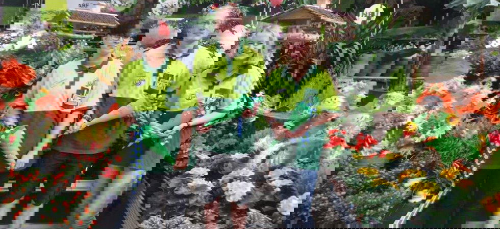 Pflanzen-Kölle Azubis im Gartencenter Hoppegarten Pflanzen-Kölle Azubis im Gartencenter Hoppegarten