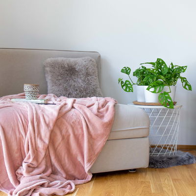 Schaffell-Kissenhülle platingrau  aus 100% Naturfell, 40x40cm Schaffell-Kissenhülle platingrau  aus 100% Naturfell, 40x40cm