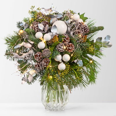 Blumenstrauß 'Funkelnde Winterzeit' inkl. Lichterkette, handgebunden