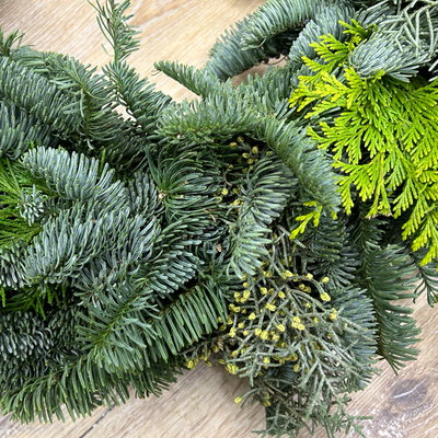 Adventskranz, Mix-Grün, halbrund gebunden, ca 50 cm Ø Adventskranz, Mix-Grün, halbrund gebunden, ca 50 cm Ø