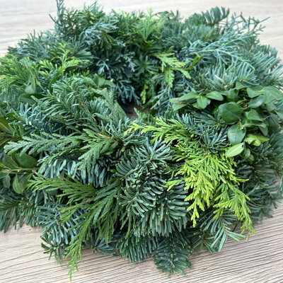 Stumpenkranz aus Mixgrün, halbrund gebunden, ca. 20 cm Ø, 2 Stück Stumpenkranz aus Mixgrün, halbrund gebunden, ca. 20 cm Ø, 2 Stück