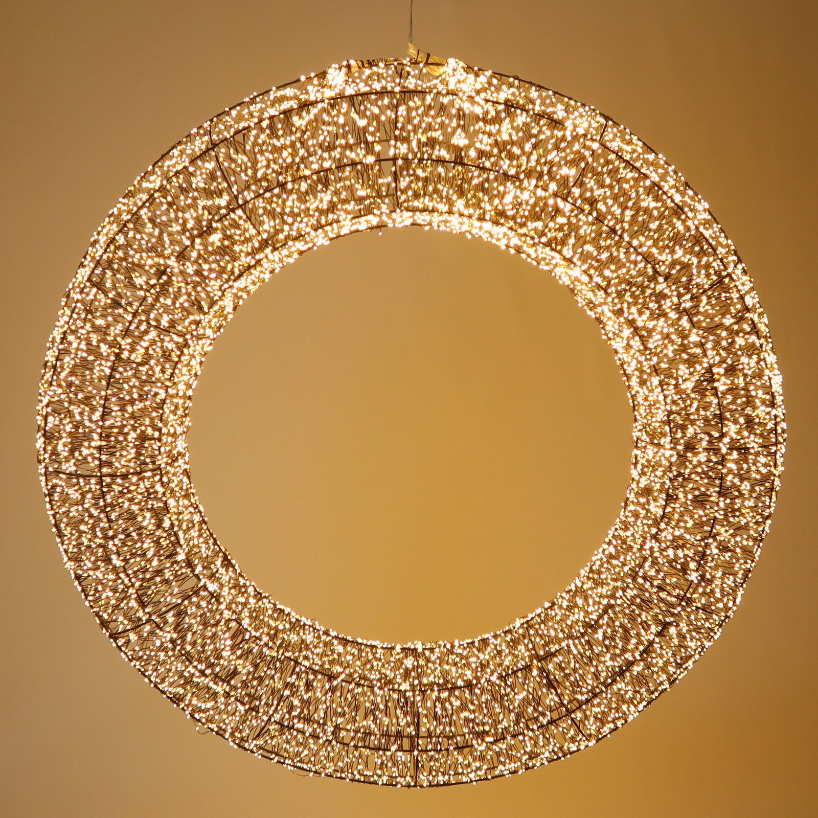 LED Kranz, warmweiß, 6000 LEDs, ca. Ø 75 cm LED Kranz, warmweiß, 6000 LEDs, ca. Ø 75 cm