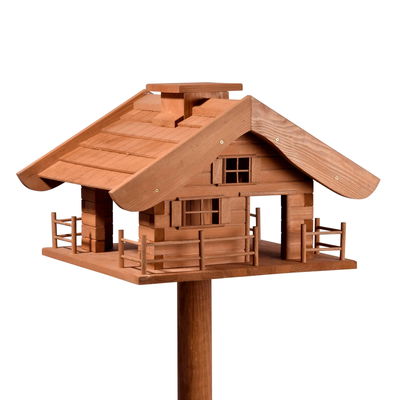Vogelfutterhaus Almhütte mit liebevollen Details, inkl. Ständer, FSC®, ca. 56 x 46 x 35,5 cm