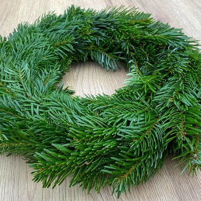 Adventskranz, Nordmanntanne, halbrund gebunden, 30 cm Ø Adventskranz, Nordmanntanne, halbrund gebunden, 30 cm Ø
